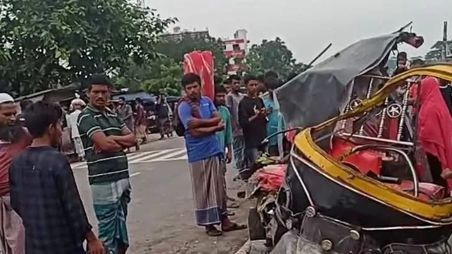 ফরিদপুরে বাস ও মাহিন্দ্রার সংঘর্ষ, নিহত বেড়ে ৫