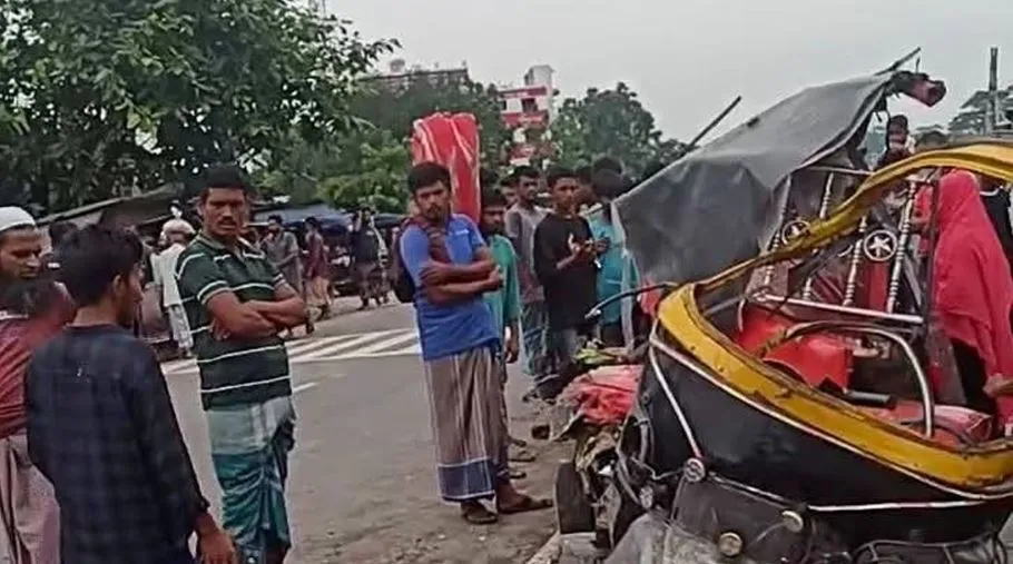 ফরিদপুরে বাস ও মাহিন্দ্রার সংঘর্ষ, নিহত বেড়ে ৫