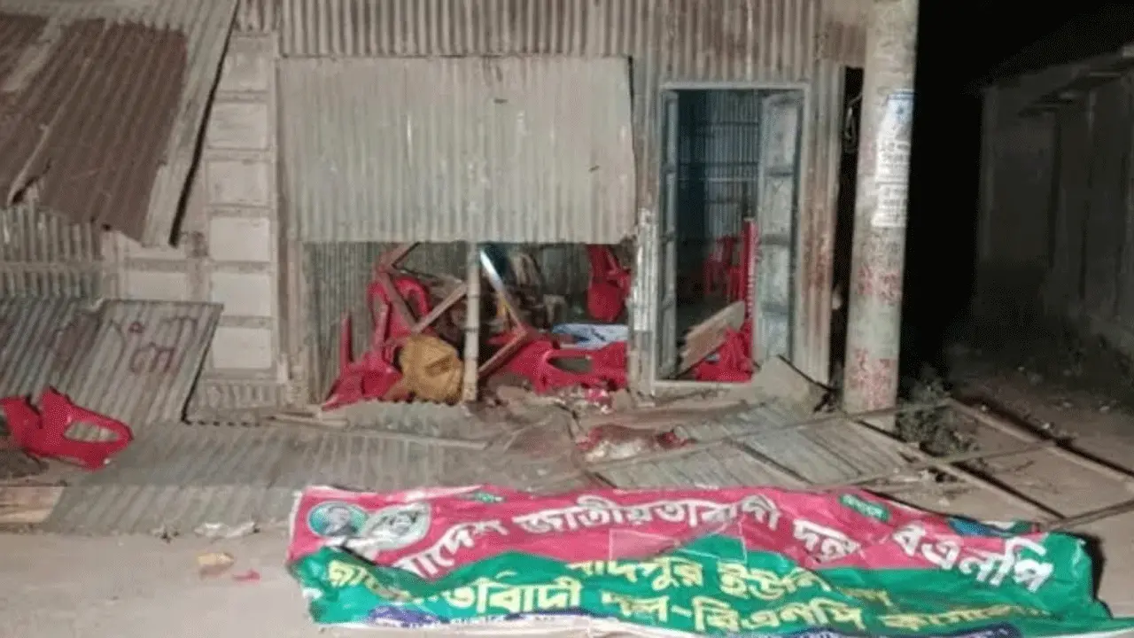 বোয়ালমারীতে বিএনপি অফিস ভাঙচুর-লুটপাট