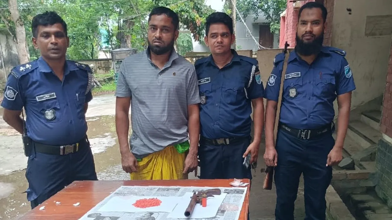ফরিদপুরে যৌথবাহিনীর অভিযানে অস্ত্রসহ ১৪ মামলার আসামি গ্রেফতার