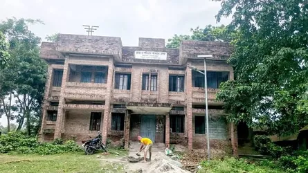 ওষুধ-কর্মী ছাড়াই ধুকছে সালথার স্বাস্থ্য কেন্দ্রগুলো