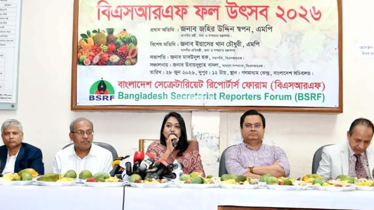 অপতথ্যের ভিড়ে খবরের ভেতরের খবর বের করার আহ্বান তথ্য সচিবের