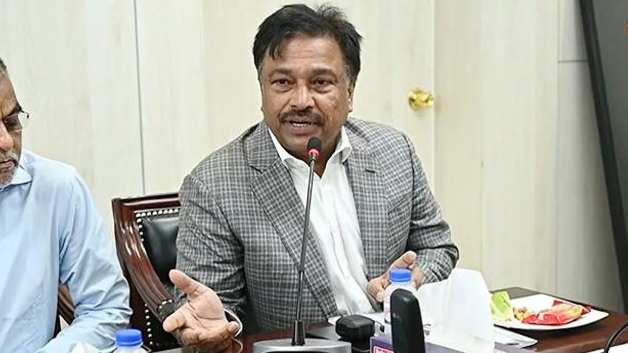 স্বৈরাচার সরকারের সাথে সম্পর্ক নিয়ে মুখ খুললেন বিসিবি সভাপতি