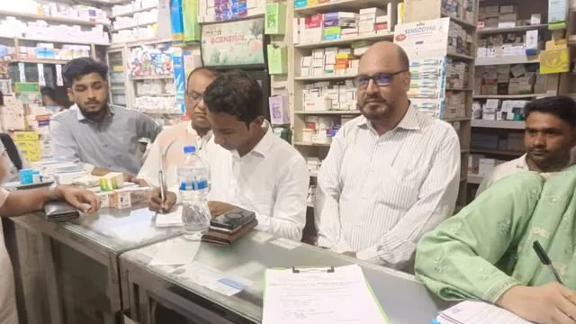 ফটিকছড়িতে ৪ ফার্মেসির মালিককে লাখ টাকা জরিমানা