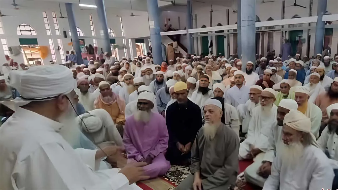 ফটিকছড়িতে এক মসজিদে ইতিকাফে ২৭০০ মুসল্লি