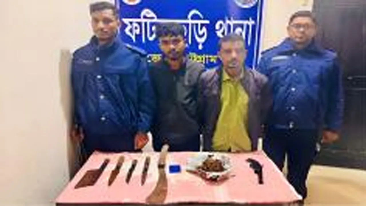 ফটিকছড়িতে অস্ত্র ও মাদকসহ ২ যুবক আটক