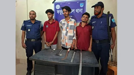 ফতুল্লায় ডাকাতির প্রস্তুতিকালে গ্রেফতার ৩