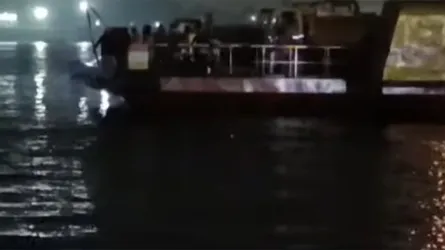 ফতুল্লায় ফেরি থেকে পানিতে পড়ে গেল ৫ যানবাহন, ৩ জনের লাশ উদ্ধার
