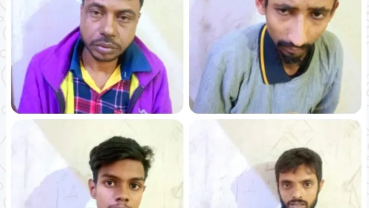 ফতুল্লায় ধারালো অস্ত্রসহ ৪ ছিনতাইকারী গ্রেফতার