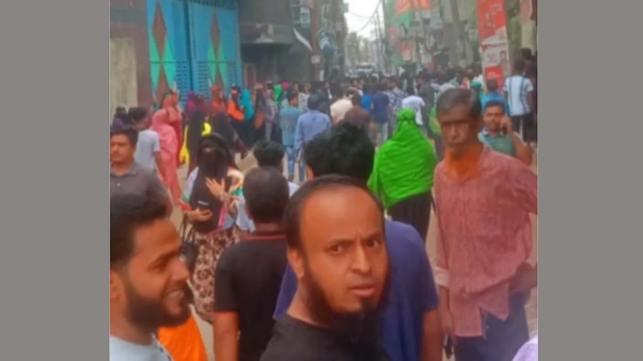 ফতুল্লায় শ্রমিক ছাঁটাইয়ের জেরে ৮ কারখানা বন্ধ ঘোষণা