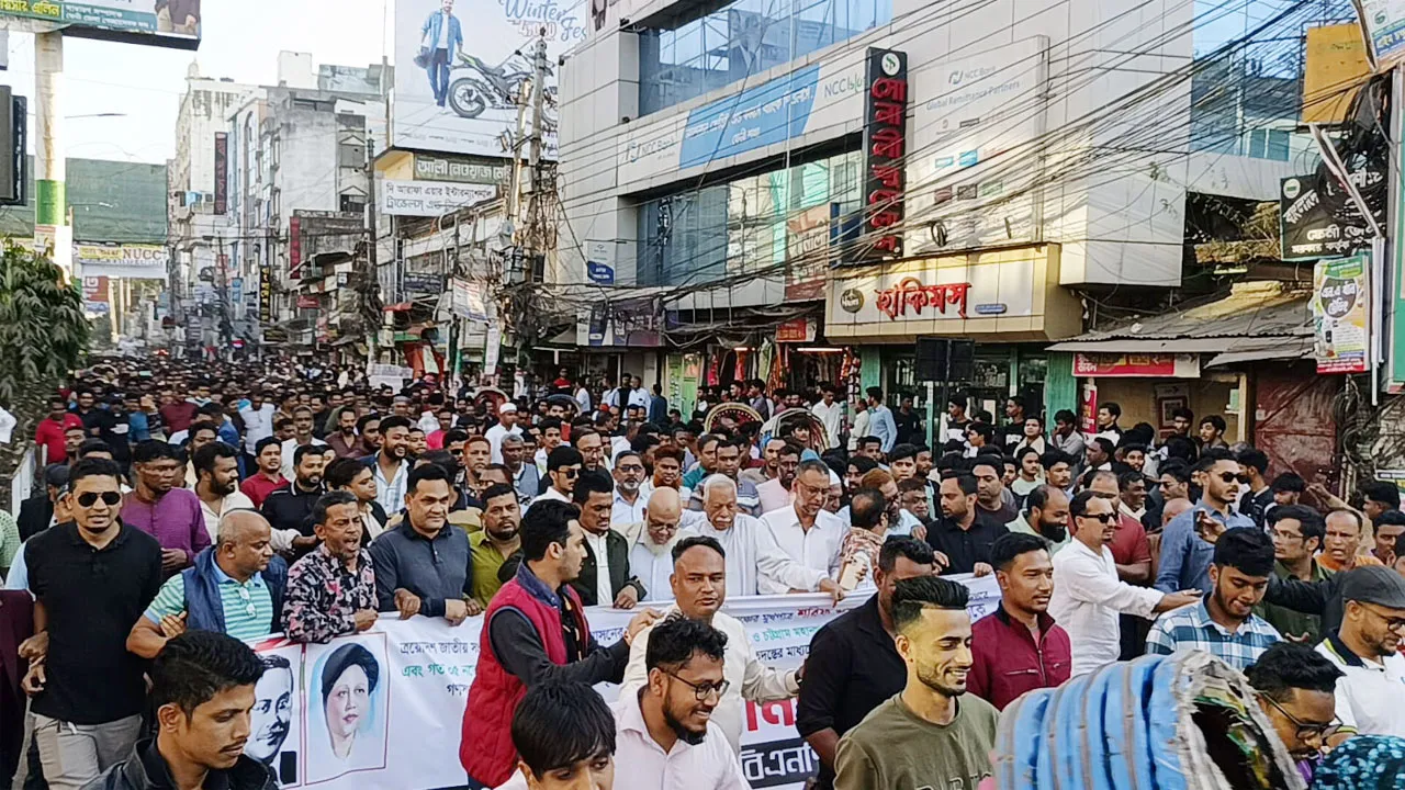 নির্বাচন বানচালের অপচেষ্টা ও হাদির ওপর হামলার প্রতিবাদে ফেনীতে বিএনপির বিক্ষোভ