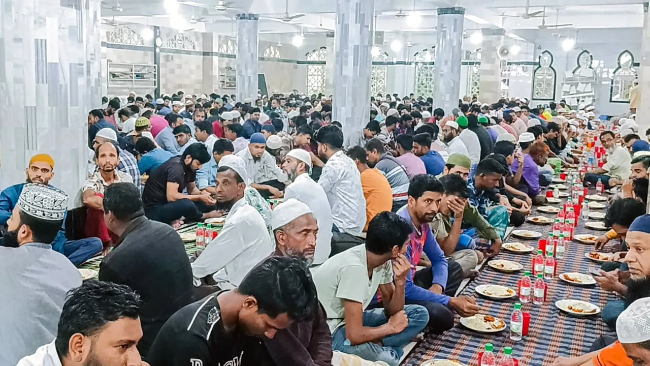 ফেনীর জহিরিয়া মসজিদে মাসব্যাপী ইফতার