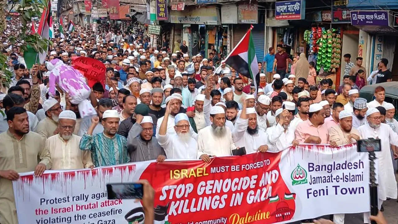 ফিলিস্তিনে বর্বর হত্যাযজ্ঞের প্রতিবাদ বিক্ষোভে উত্তাল ফেনী