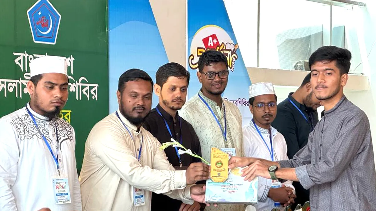 ফেনীতে পাঁচ শতাধিক শিক্ষার্থীকে শিবিরের সংবর্ধনা