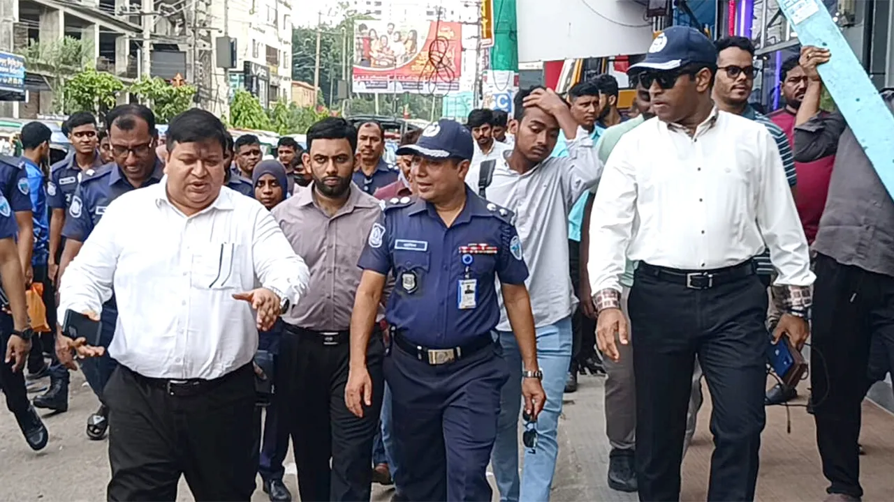 চার দিনের অভিযানে ফেনীর ফুটপাত অবৈধ দখলমুক্ত