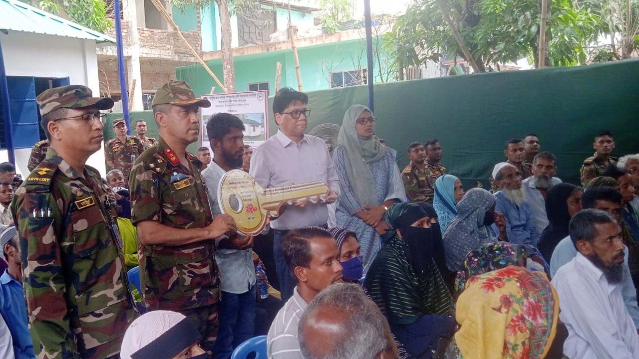 ফেনীতে প্রধান উপদেষ্টার আবাসন পেল বন্যায় ক্ষতিগ্রস্ত ১০০ পরিবার