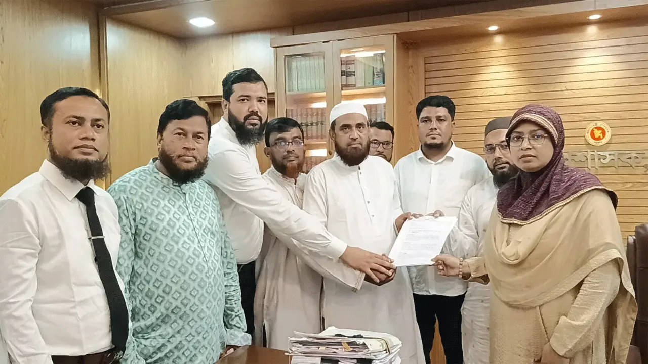 গ্যাস সঙ্কট, লোডশেডিং ও বিদ্যুতের দাম বৃদ্ধির প্রতিবাদে ফেনীতে স্মারকলিপি
