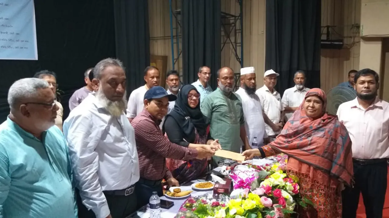 ফেনীতে সাড়ে ৩০০ শিক্ষক-কর্মচারীকে অবসর সুবিধা
