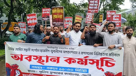 ফেনীতে প্রশাসনের নির্লিপ্ততার প্রতিবাদে পুলিশ সুপার কার্যালয়ে অবস্থান