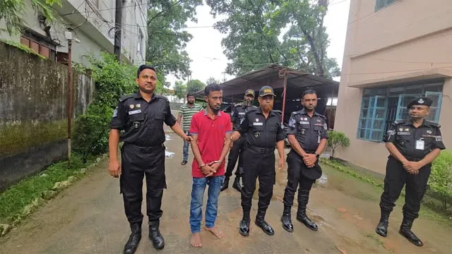 ফেনীতে গৃহবধূ হত্যাকাণ্ডের ঘটনায় ভাগ্নে গ্রেফতার