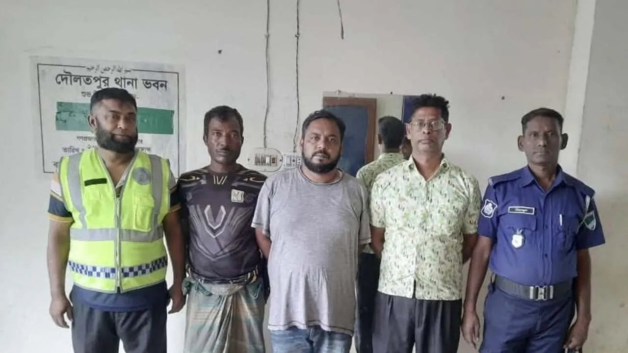 ড. মাহমুদুর রহমানকে হত্যাচেষ্টা মামলার আসামি ফিরোজ কারাগারে