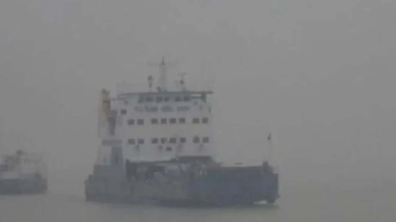 পাটুরিয়া-দৌলতদিয়ায় ২ ঘণ্টা পর ফেরি চলাচল শুরু