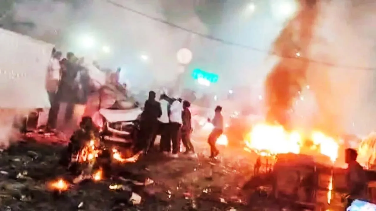 দিল্লির লালকেল্লার কাছে ভয়াবহ বিস্ফোরণ, নিহত বেড়ে ১৩