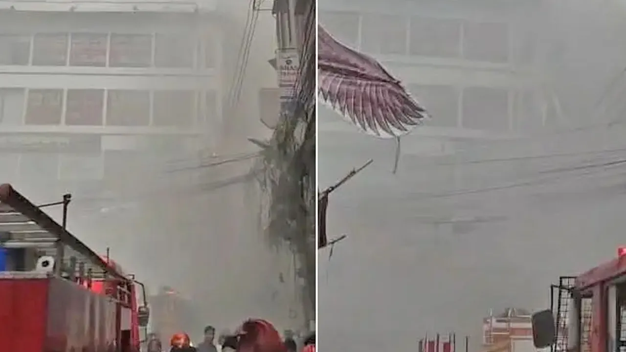 চকবাজার খাজা মার্কেটে আগুন, নিয়ন্ত্রণে ৬ ফায়ার ইউনিট