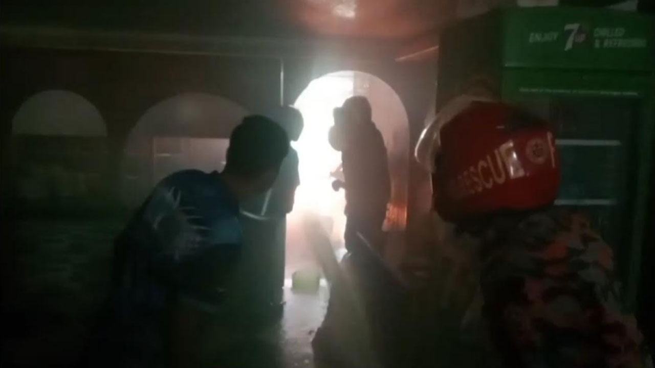Fire-breaks-out-at-restaurant-in-Srinagar