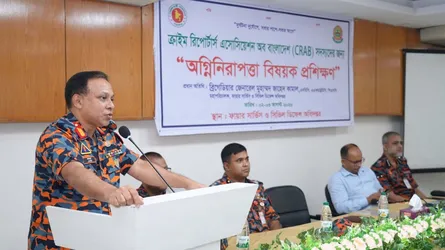 ফায়ার সার্ভিসের প্রশিক্ষণ নিলেন ক্র্যাব সদস্যরা