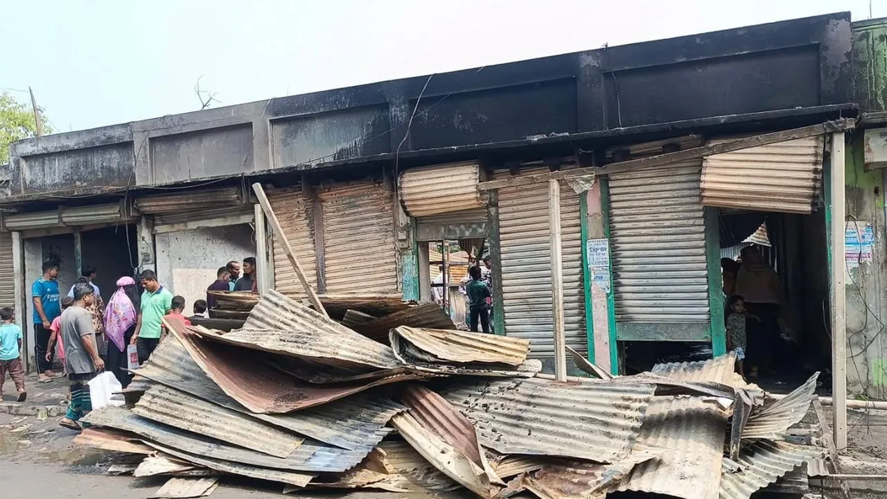 কটিয়াদীতে আগুনে ৫ দোকান পুড়ে ছাই