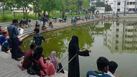 পাবিপ্রবিতে উৎসবমুখর পরিবেশে মাছ ধরার প্রতিযোগিতা