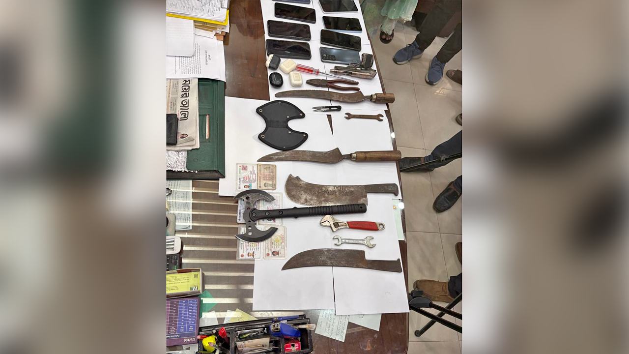 Five-members-of-inter-district-robbery-gang-arrested-with-illegal-weapons-and-explosives