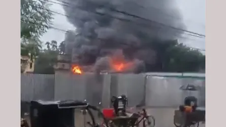 গফরগাঁওয়ে আগুনে পুড়ল বাজারের ৫ দোকান
