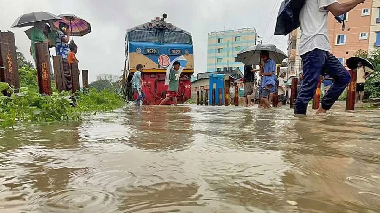 Flood-situation-improves-in-Cox's-Bazar,-millions-still-stranded