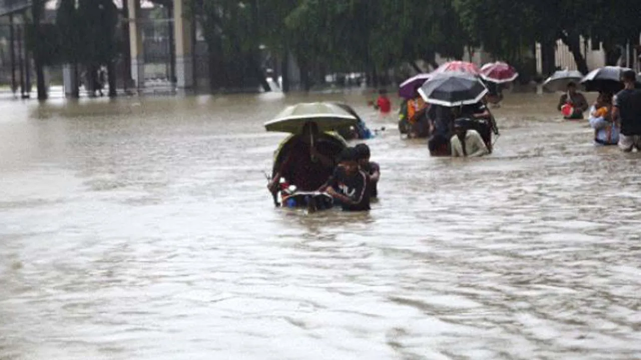 বন্যা ও ভাঙনে উপকূলে জনজীবনে ঝুঁকি বাড়ছে