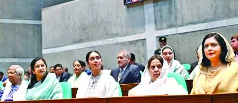 দর্শকসারিতে প্রধানমন্ত্রীর পবিবারের সাথে উপস্থিত ছিলেন ড. মুহাম্মদ ইউনূস