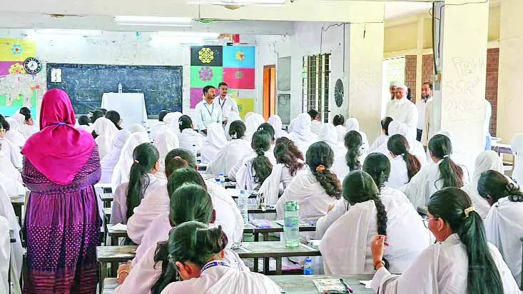 এসএসসি পরীক্ষা কেন্দ্র পরিদর্শন করলেন বিরোধীদলীয় নেতা