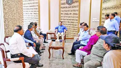 প্রধানমন্ত্রীর সাথে পূজা উদযাপন পরিষদের সাাৎ