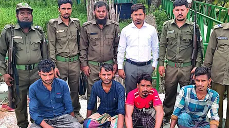 নিষিদ্ধ সময়েও থামছে না কাঁকড়া ও মাছ শিকার