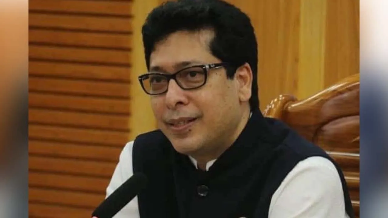 সাবেক মন্ত্রী ফরহাদ হোসেন ও তার স্ত্রীর নামে দুদকের মামলা