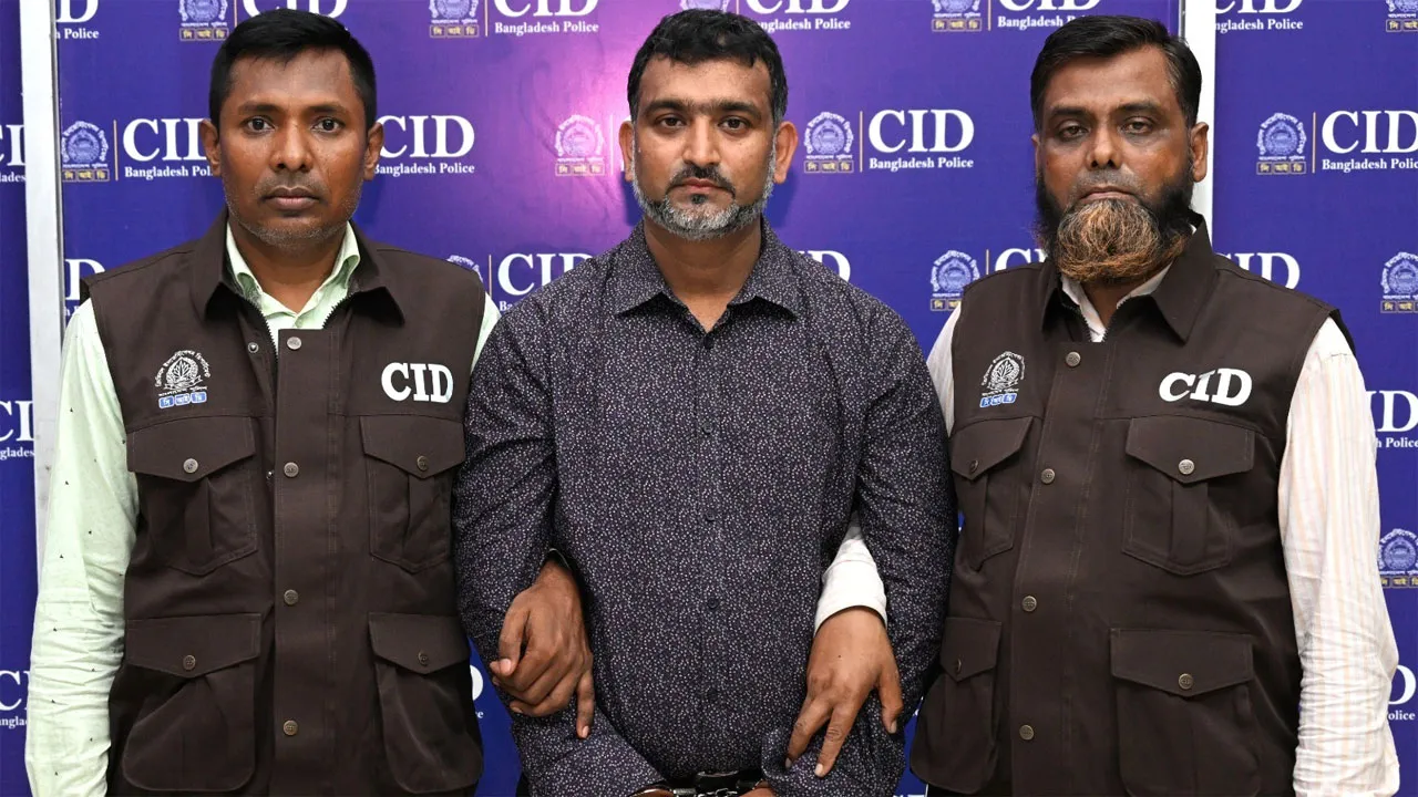 গ্রাহকের অজান্তে ক্রেডিট কার্ড উত্তোলন-অর্থ আত্মসাৎ, সাবেক ব্যাংক কর্মকর্তা গ্রেফতার