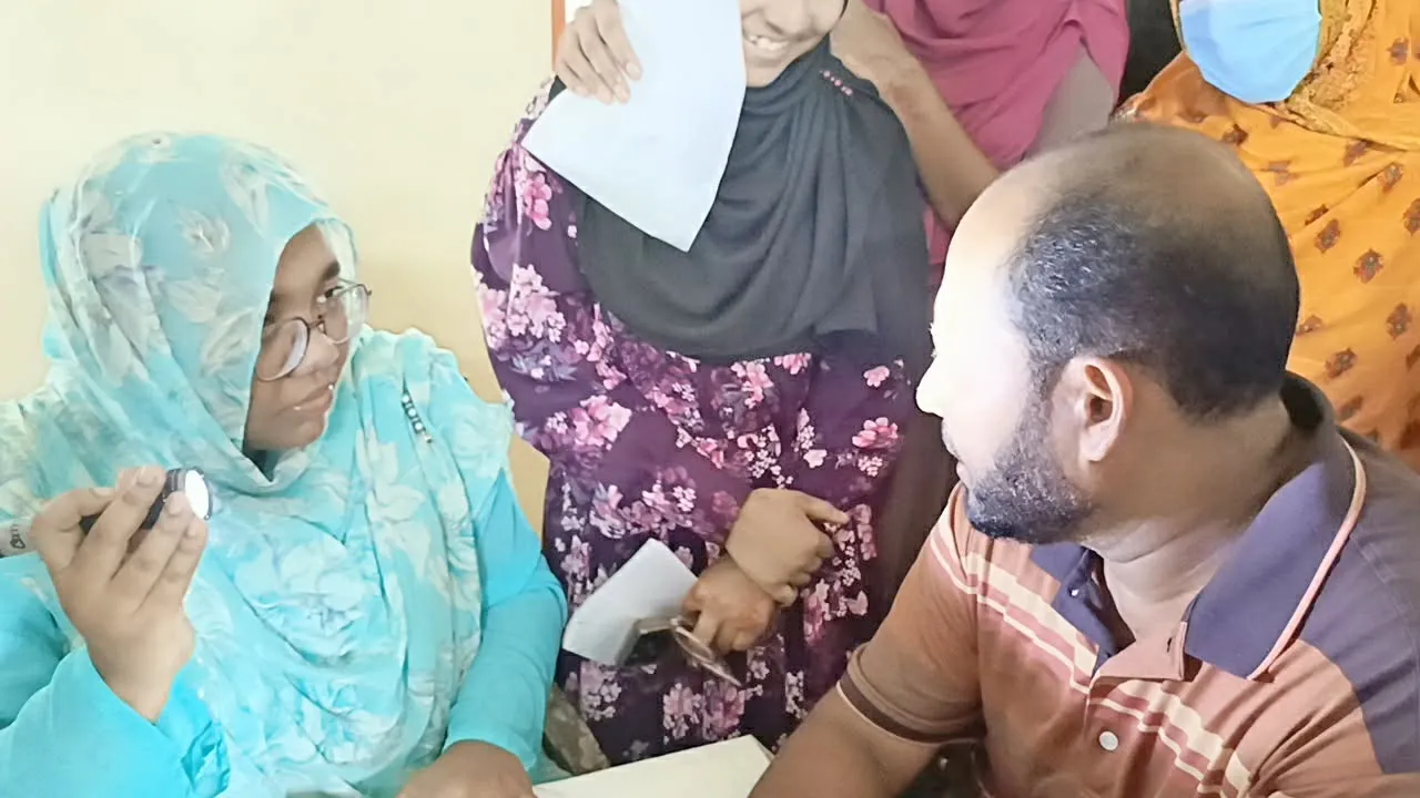 মঠবাড়িয়ায় বিনামূল্যে চক্ষু চিকিৎসা ক্যাম্প