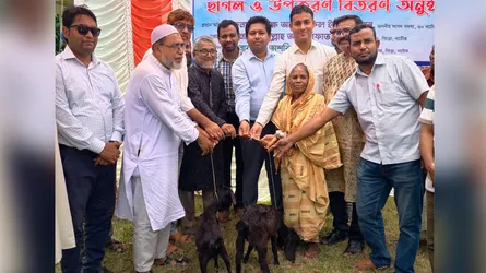 সিংড়ায় ক্ষুদ্র নৃ-গোষ্ঠির মাঝে ছাগল বিতরণ
