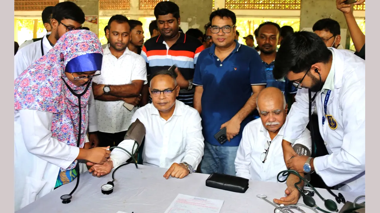 ইবিতে বিনামূল্যে স্বাস্থ্য পরীক্ষা ও রক্তদান কর্মসূচি