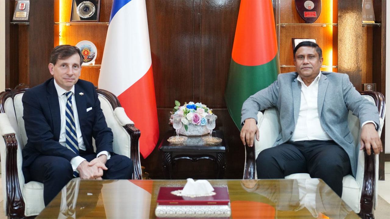 French-Ambassador-meets-with-Prime-Minister's-Defense-Advisor
