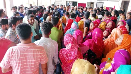 দুই মাসের বকেয়া বেতনের দাবিতে ফু-ওয়াং ফুডসের শ্রমিকদের কর্মবিরতি