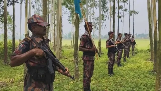 ফুলবাড়ী সীমান্তে পুশইন ঠেকাতে বিজিবির কড়া নজরদারি