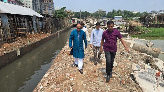 জলাবদ্ধতা মুক্ত গাজীপুর গড়তে ঈদের ছুটিতেও তৎপর জিসিসি প্রশাসক