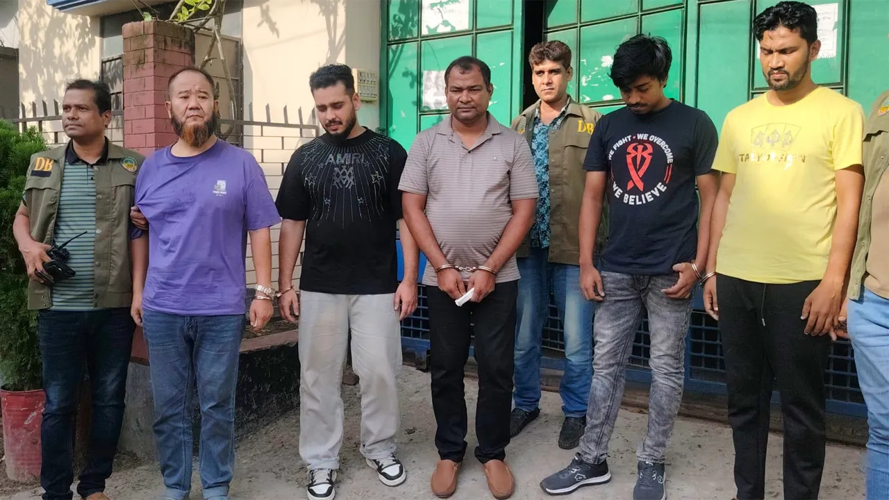 গাজীপুরে চায়না নাগরিকসহ অনলাইন প্রতারক চক্রের ৫ সদস্য গ্রেফতার